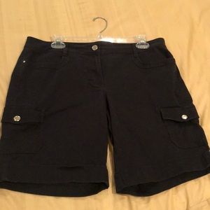 Black shorts with pockets